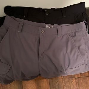 UA GOLF CARGO SHORTS SIZE 38 black and grey